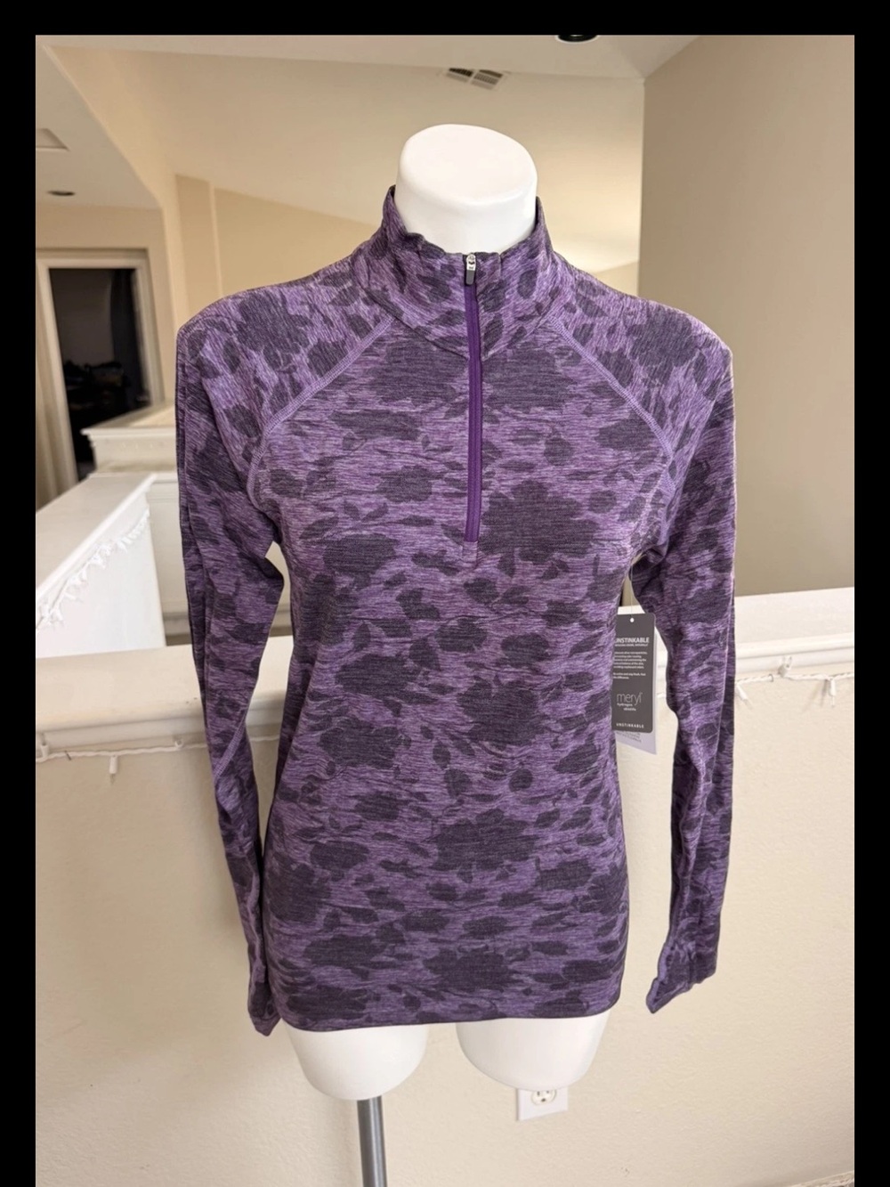 NWT Athleta Momentum Floral 1/2 Zip Wandering Floral Basalt Violet Sz. L (B3)
